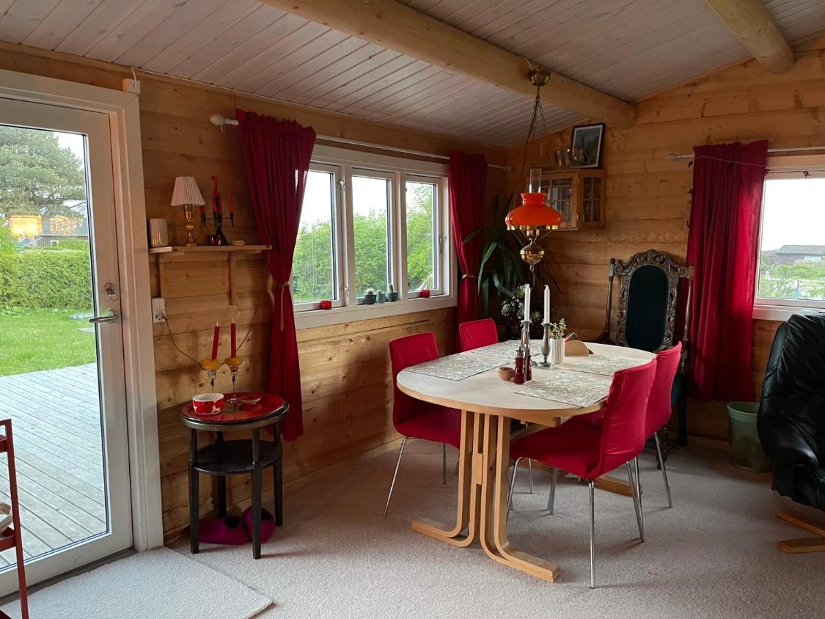 Norsk Bjaelkehytte Med Fibernet Hébergement de vacances